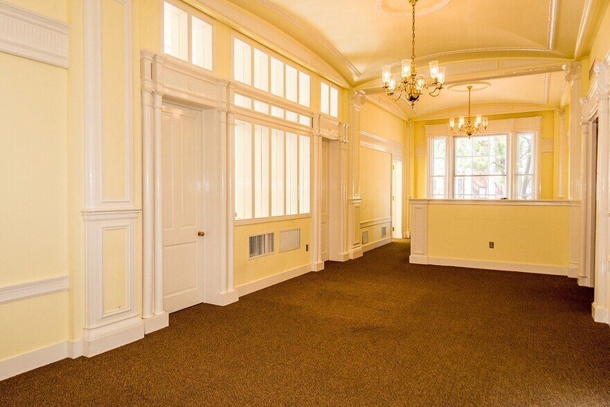 More Photos Of 500 Court Sq, Charlottesville Office Residential For Sale