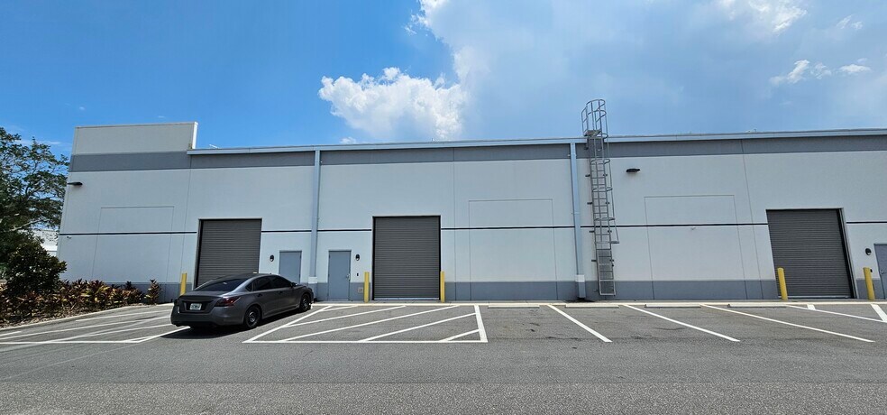 More Photos Of 4614 36th St, Orlando Light Distribution For Lease