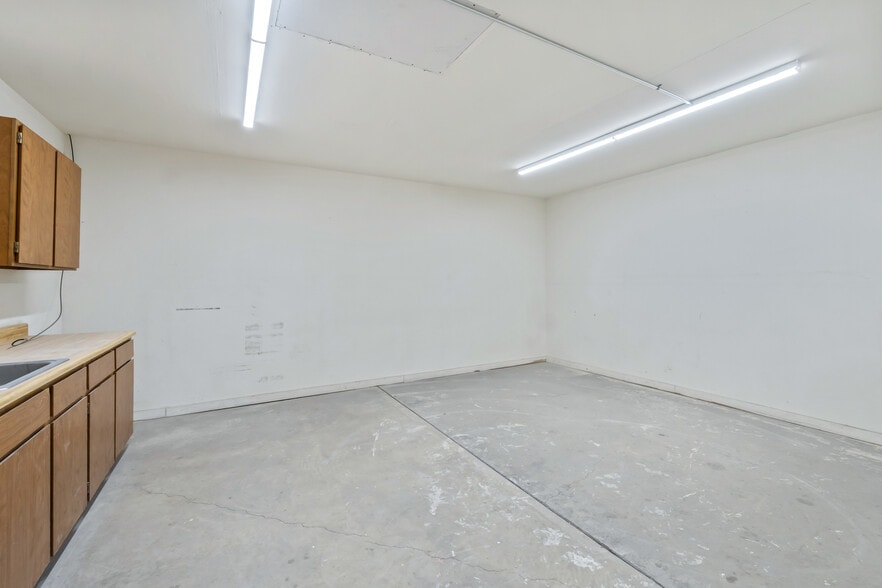 More Photos Of 703 N 7th St, Chewelah Manufacturing For Lease