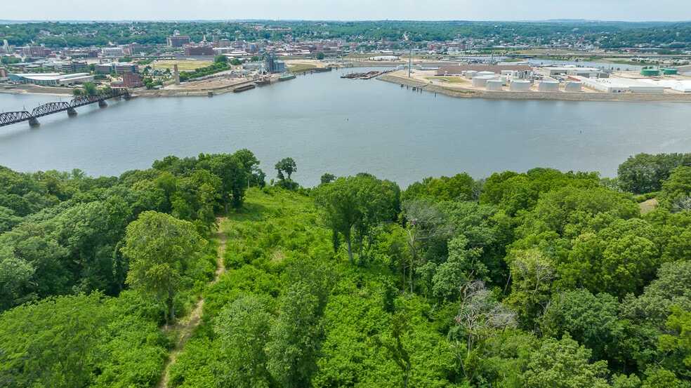 More Photos Of 600 Livingston, East Dubuque Land For Sale