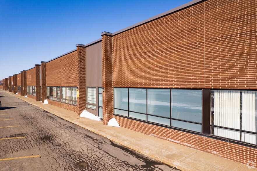 More Photos Of 1055-1083 Rue Bégin, Montréal Warehouse For Lease