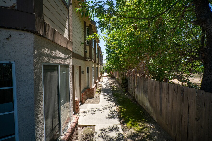 More Photos Of 1280 E La Palma Ave, Anaheim Apartments For Sale