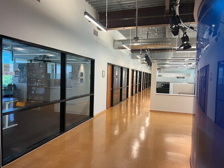 More Photos Of 3220 Winona Ave, Burbank Research And Development For Lease