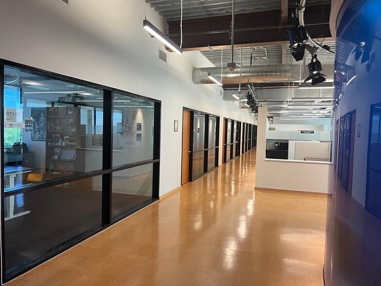 More Photos Of 3220 Winona Ave, Burbank Research And Development For Lease
