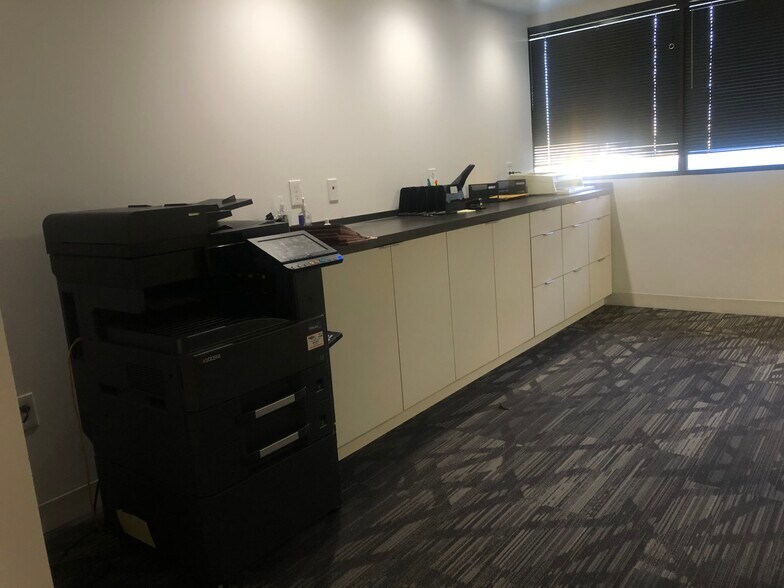 More Photos Of 7900 Tanners Gate Ln, Florence Office For Lease