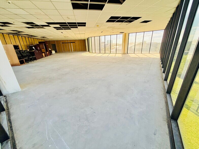 More Photos Of 6100 Corporate Dr, Houston Medical For Sale