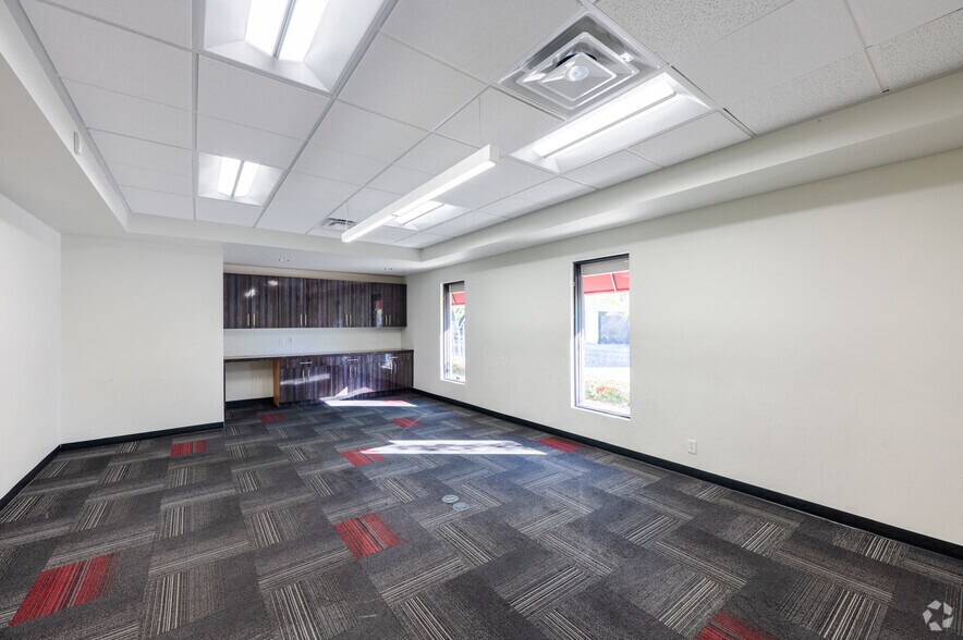 More Photos Of 530 S 6th St, Las Vegas Office For Lease