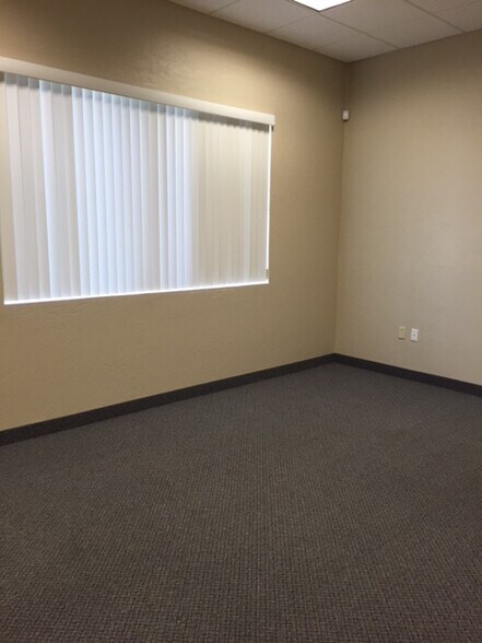 More Photos Of 7440 E Karen Dr, Scottsdale Service For Lease