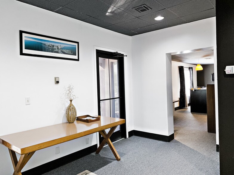 More Photos Of 6670 S Lewis Ave, Tulsa Office For Sale