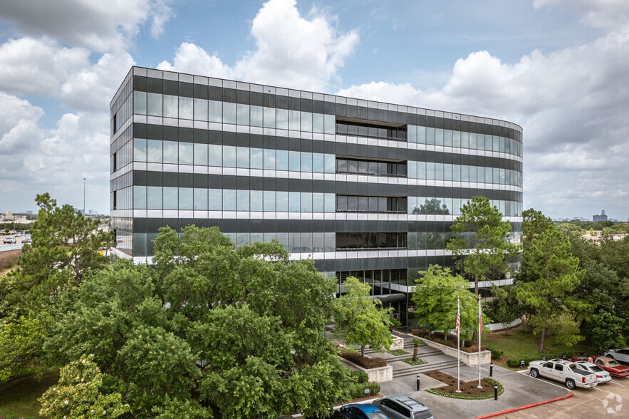 More Photos Of 9555 W Sam Houston Pky S, Houston Office For Lease
