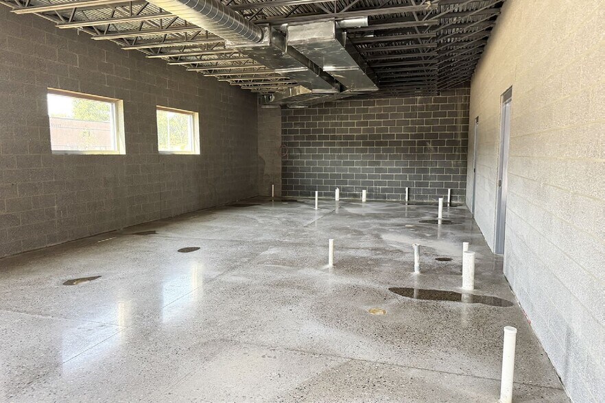 More Photos Of 34414 Rosati Ave, Livonia Warehouse For Lease