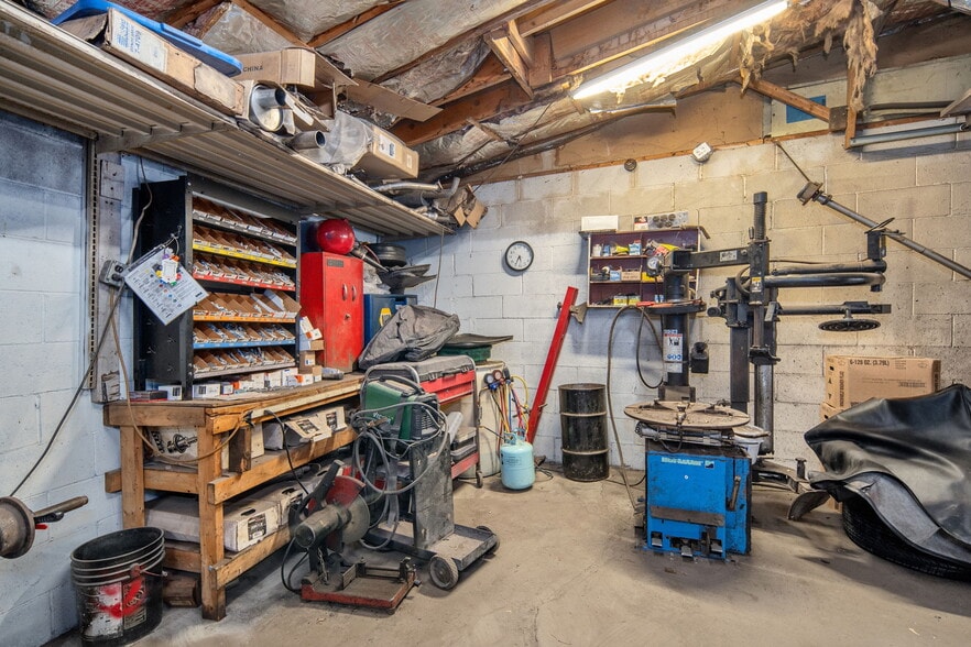 More Photos Of 1907 Van Vranken Ave, Schenectady Auto Repair For Sale