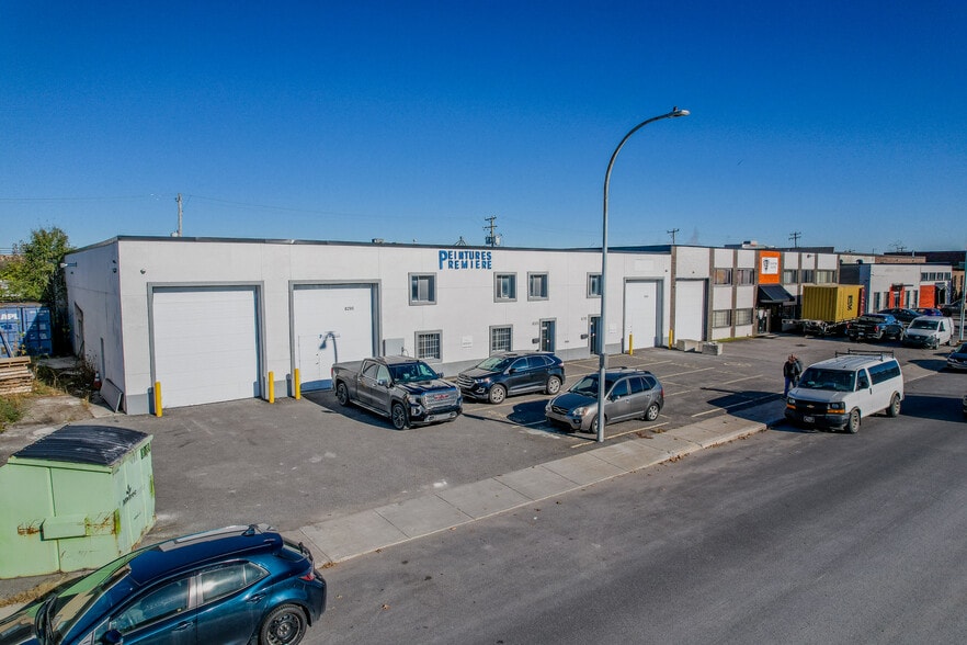 Primary Photo Of 8295-8305 Creusot Rue, Montréal Warehouse For Sale