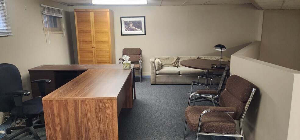 More Photos Of 1487-1499 Ouellette Av, Windsor Storefront Retail Office For Lease