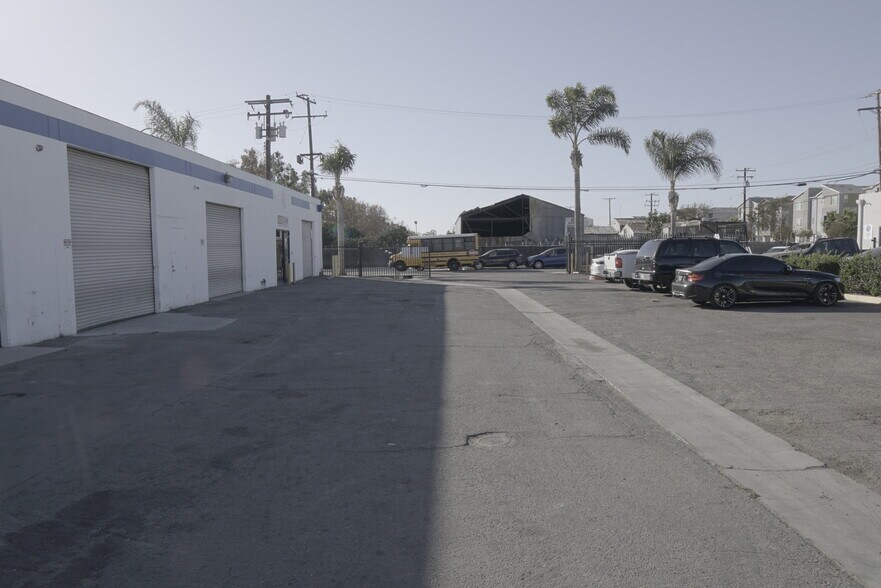 More Photos Of 115-117 N Standard Ave, Santa Ana Warehouse For Lease