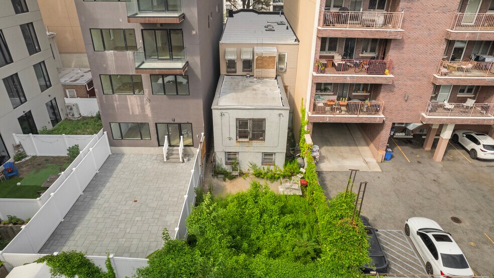 More Photos Of 21-12 31st ave, Astoria Apartments For Sale