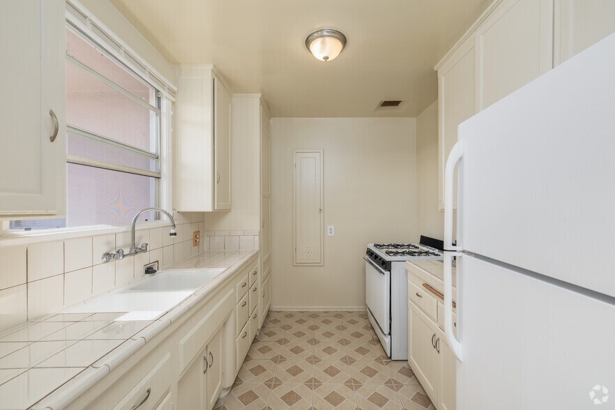 More Photos Of 5203 Knowlton St, Los Angeles Apartments For Sale