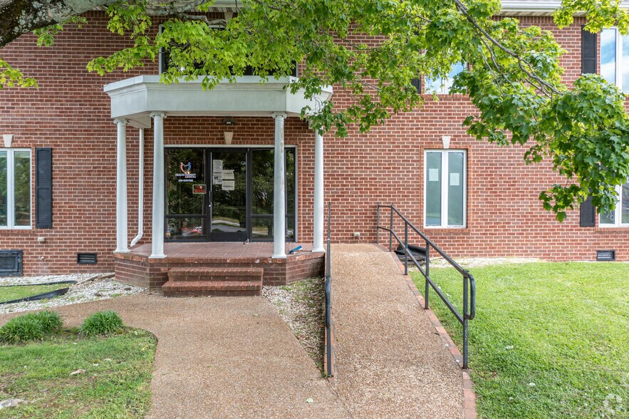 More Photos Of 236 Miller Ave, Crossville Medical For Sale