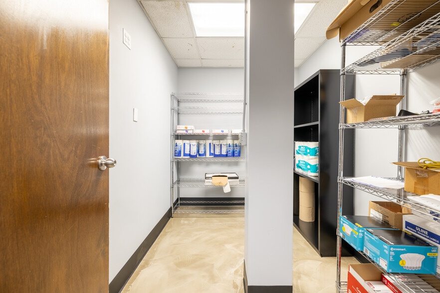 More Photos Of 151 Strong Rd, South Windsor Service For Sale