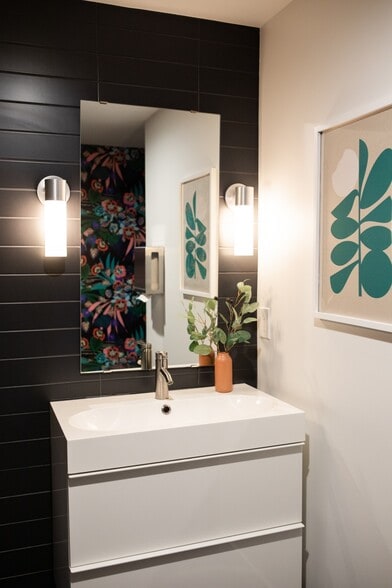 More Photos Of 4009 E Lake St, Minneapolis Office For Lease