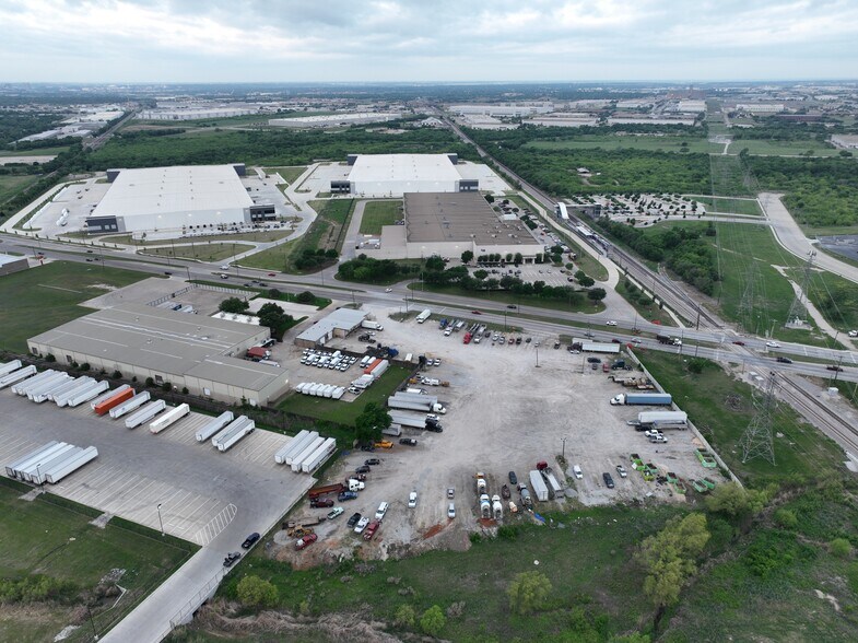 More Photos Of 3900 N Beach St, Haltom City Warehouse For Sale