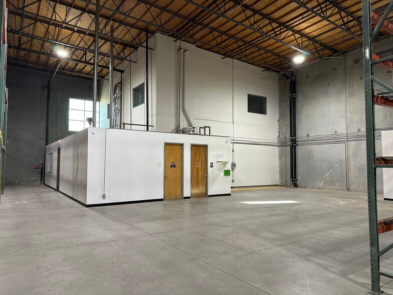 More Photos Of 26475 Summit Cir, Santa Clarita Warehouse For Lease