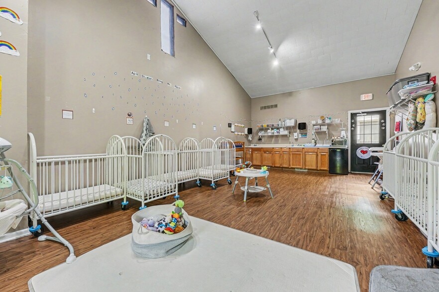 More Photos Of 303 N US Highway 169, Smithville Religious Facility For Sale