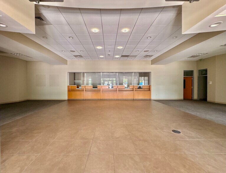 More Photos Of 5431 Bissonnet St, Houston Bank For Lease