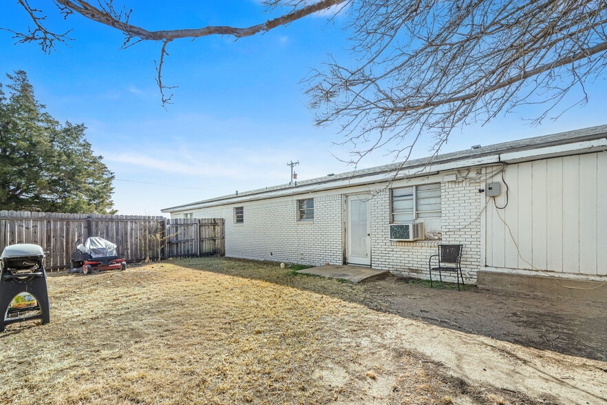 More Photos Of Falcon Motel, Stinnett Hotel For Sale