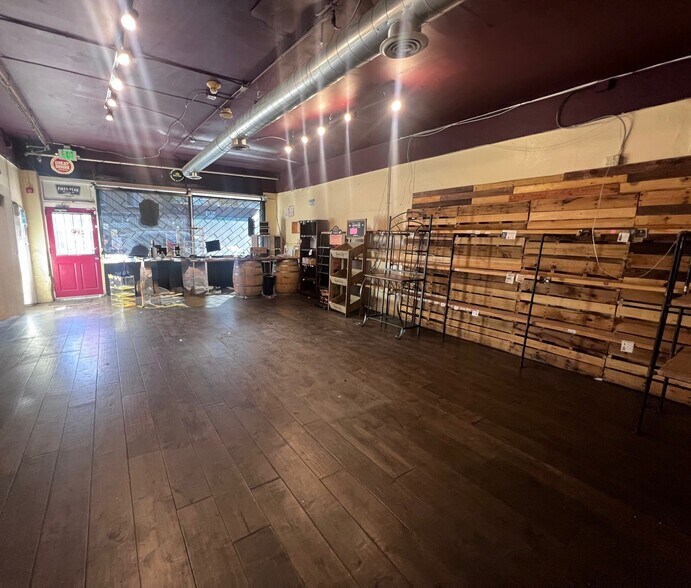 More Photos Of 5223-5229 W 25th Ave, Edgewater Unknown For Lease