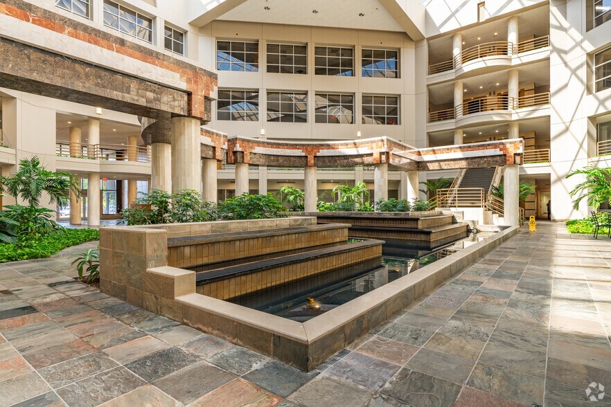 More Photos Of 2650 Thousand Oaks Blvd, Memphis Office For Lease