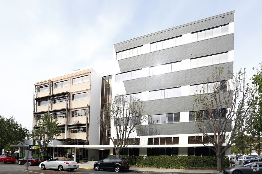 More Photos Of 23101 Sherman Pl, Canoga Park Medical For Lease