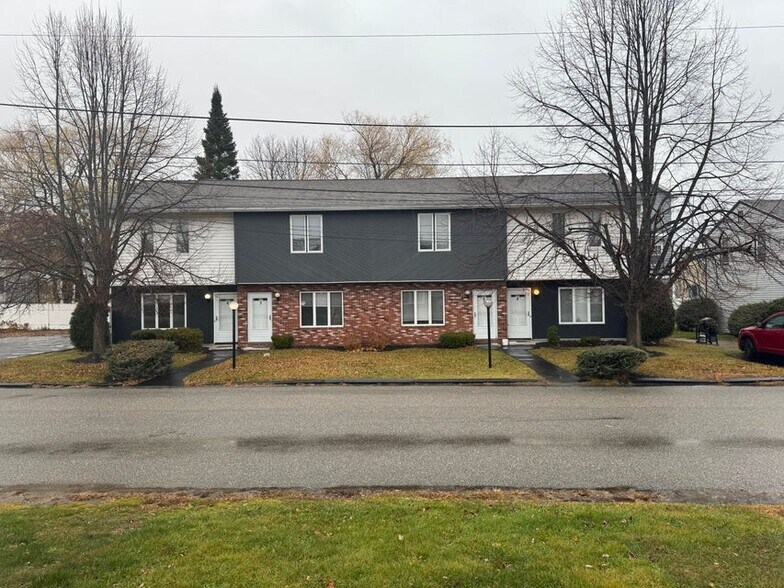 More Photos Of 136 W Grand Ave, Old Orchard Beach Hotel For Sale