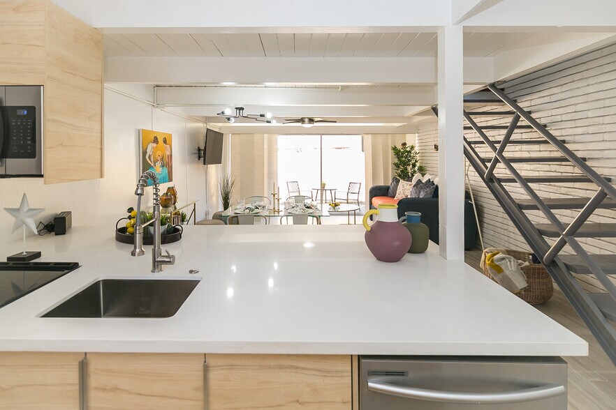 More Photos Of 2232 Bellefontaine, Houston Apartments For Sale
