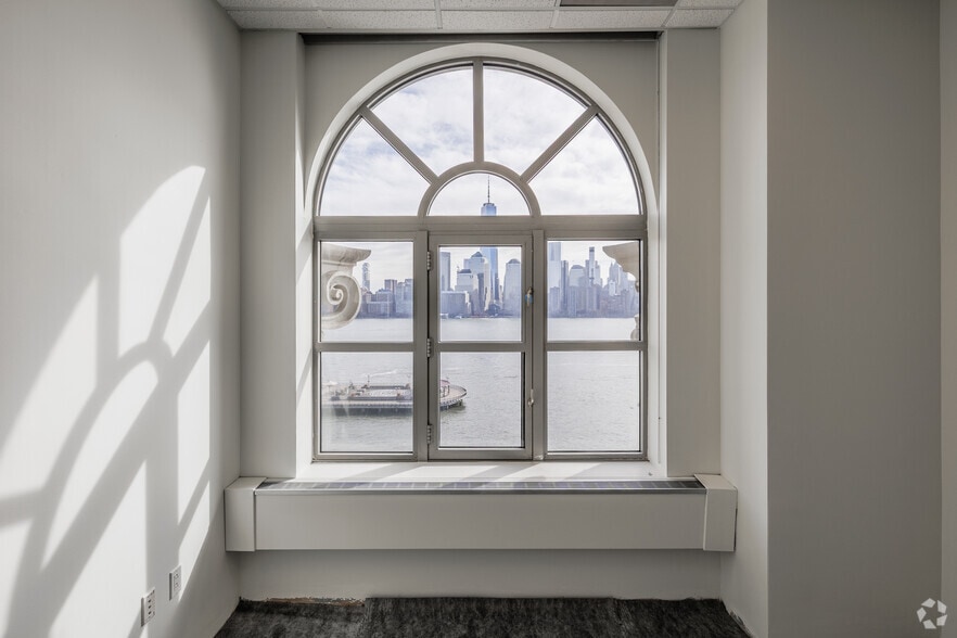 More Photos Of 15 Exchange Pl, Jersey City Office For Lease