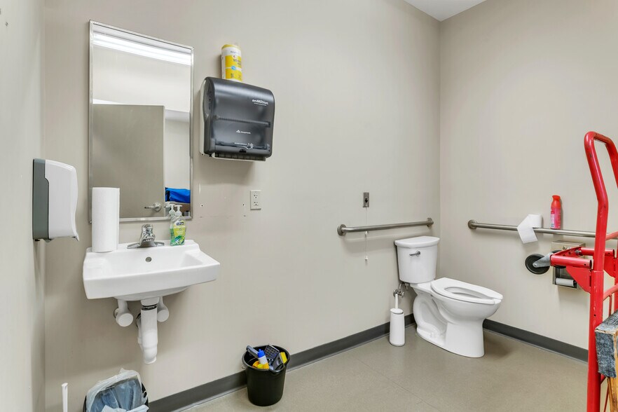 More Photos Of 85 Elm St, West Springfield Storefront Retail Office For Lease