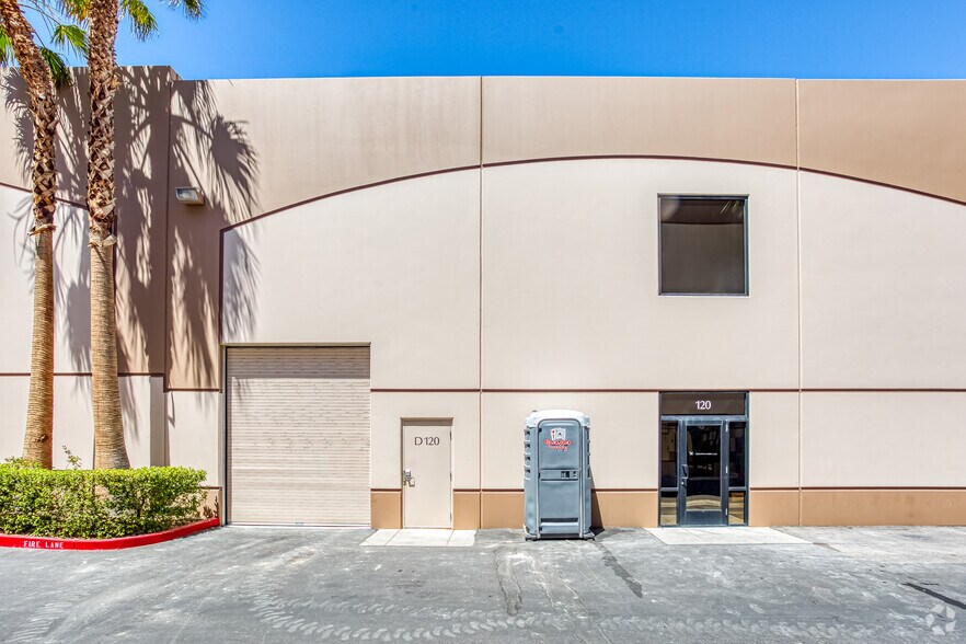 More Photos Of 1440 Jet Stream Dr, Henderson Airplane Hangar For Sale