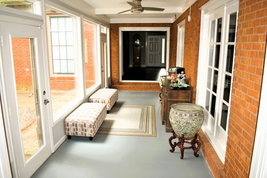 More Photos Of 1019 S Perry St, Montgomery Office For Sale