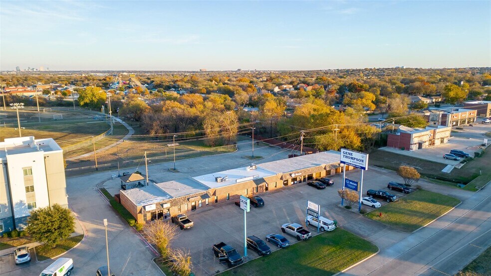 More Photos Of 300-324 Jim Wright Fwy, Fort Worth Storefront For Lease