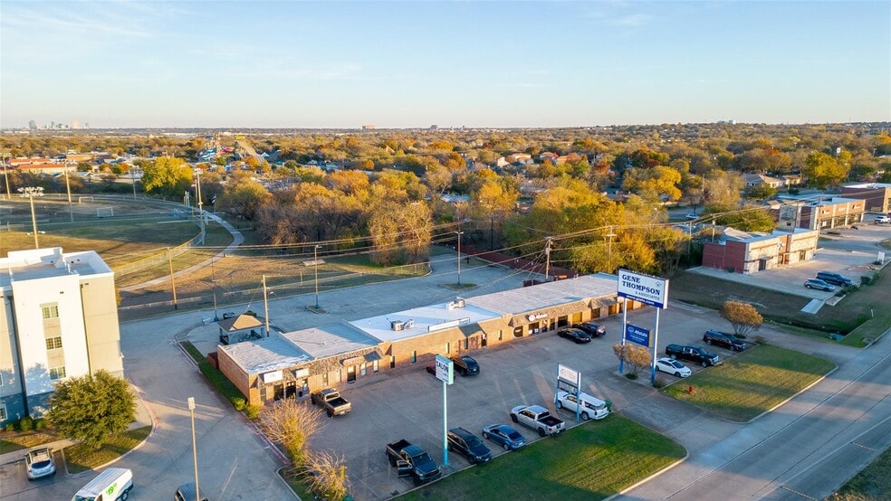 More Photos Of 300-324 Jim Wright Fwy, Fort Worth Storefront For Sale