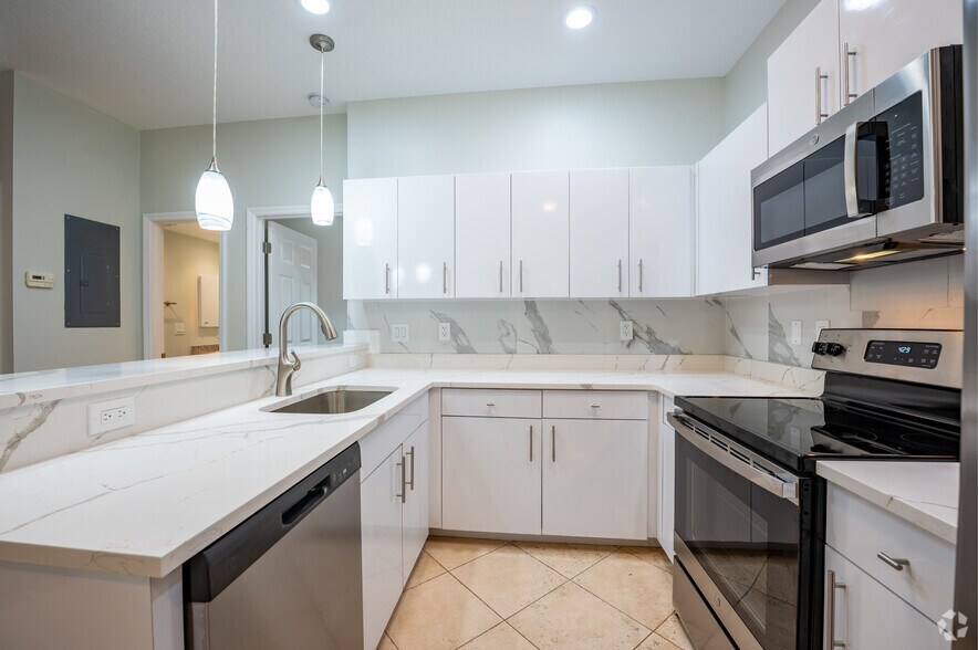 More Photos Of 1700-1704 Redwood St, Sarasota Apartments For Sale