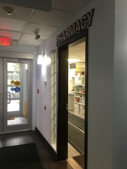 More Photos Of 6108 Bowness Rd NW, Calgary Office For Sale