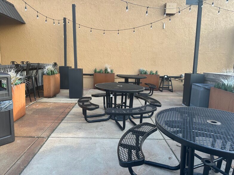 More Photos Of 132 Niles Cortland Rd, Warren Restaurant For Lease