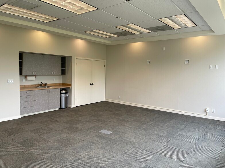 More Photos Of 1204 Railroad Ave, Bellingham Office For Lease