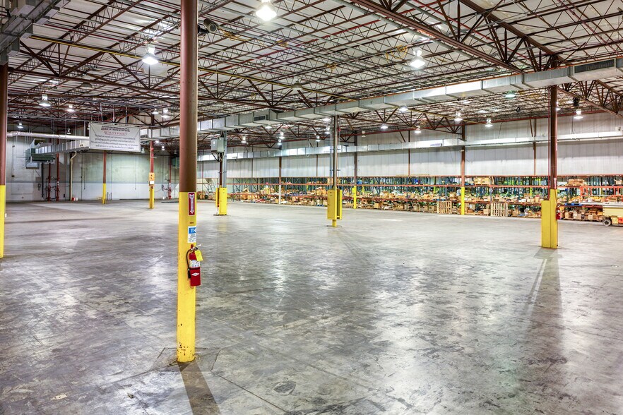 More Photos Of 2375 Murphy Blvd, Gainesville Distribution For Lease