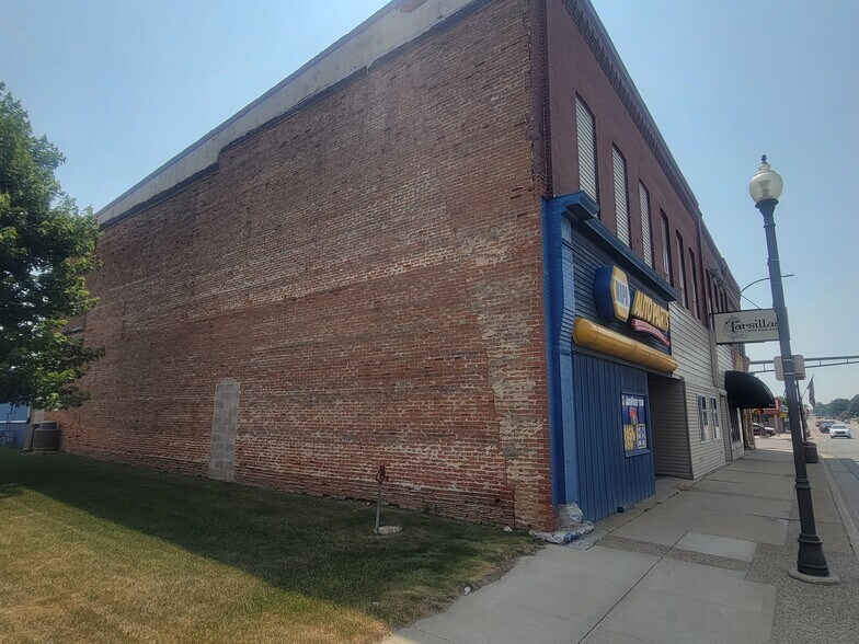 More Photos Of 118 Main St N, Stewartville Freestanding For Lease