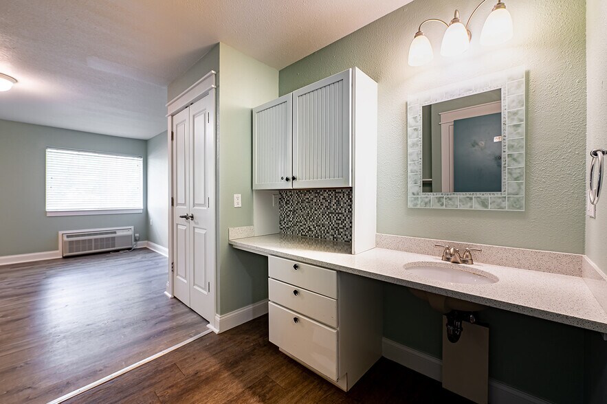 More Photos Of 461 Munson Ave, Traverse City Hotel For Sale