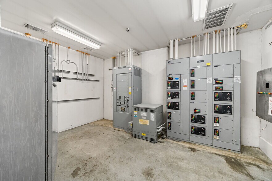More Photos Of 751 Via Lata, Colton Manufacturing For Sale