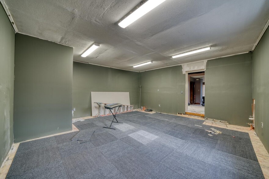 More Photos Of 10325 Cadieux Rd, Detroit Flex For Sale