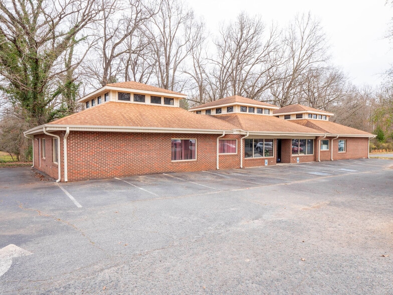 More Photos Of 1424 E Franklin St, Monroe Medical For Sale